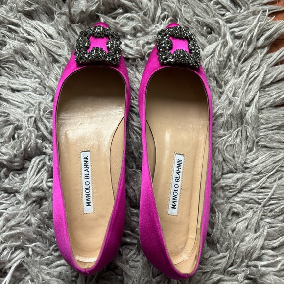 Manolo Blahnik HANGISIFLAT Dark Fuchsia Satin Jewel Buckle Flat Pumps - Picture 2 of 6